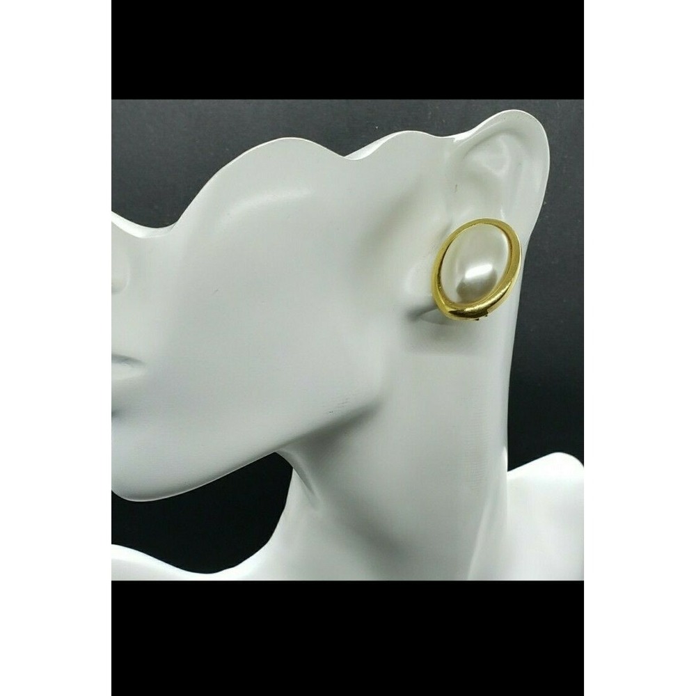 Vtg KJL Kenneth J. Lane Oval Shape‎ Faux Pearl Gold Tone Clip on Earrings 1 1/8"
